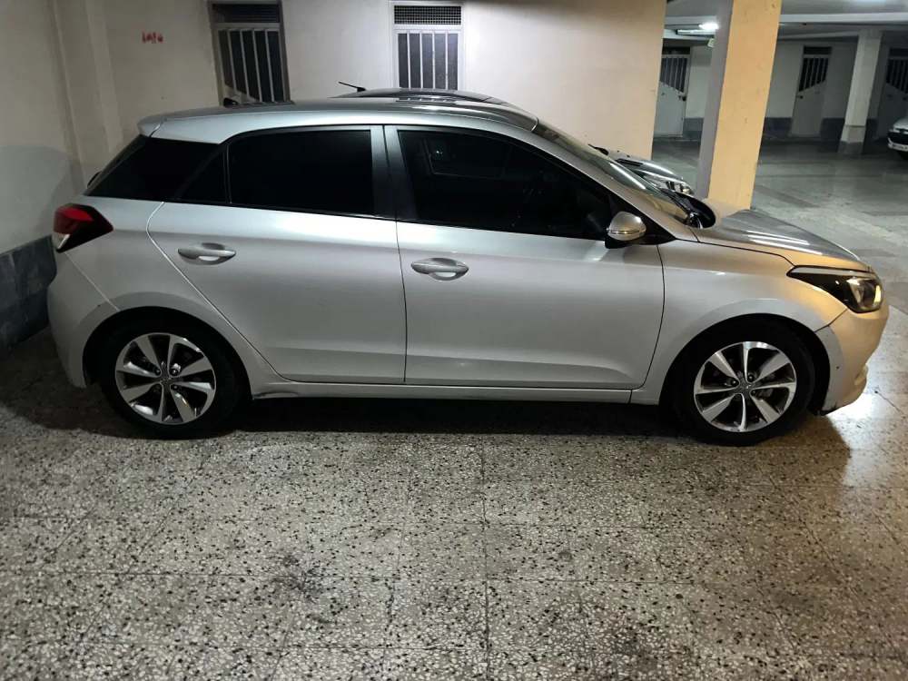 کارشناسی خودرو هیوندای i20 در محل در تهران